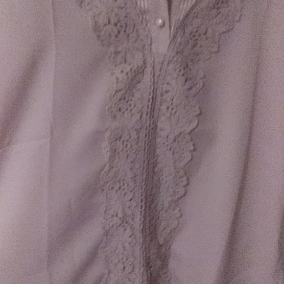 NWT- Romantic and elegant blouse - Picture 3 of 4